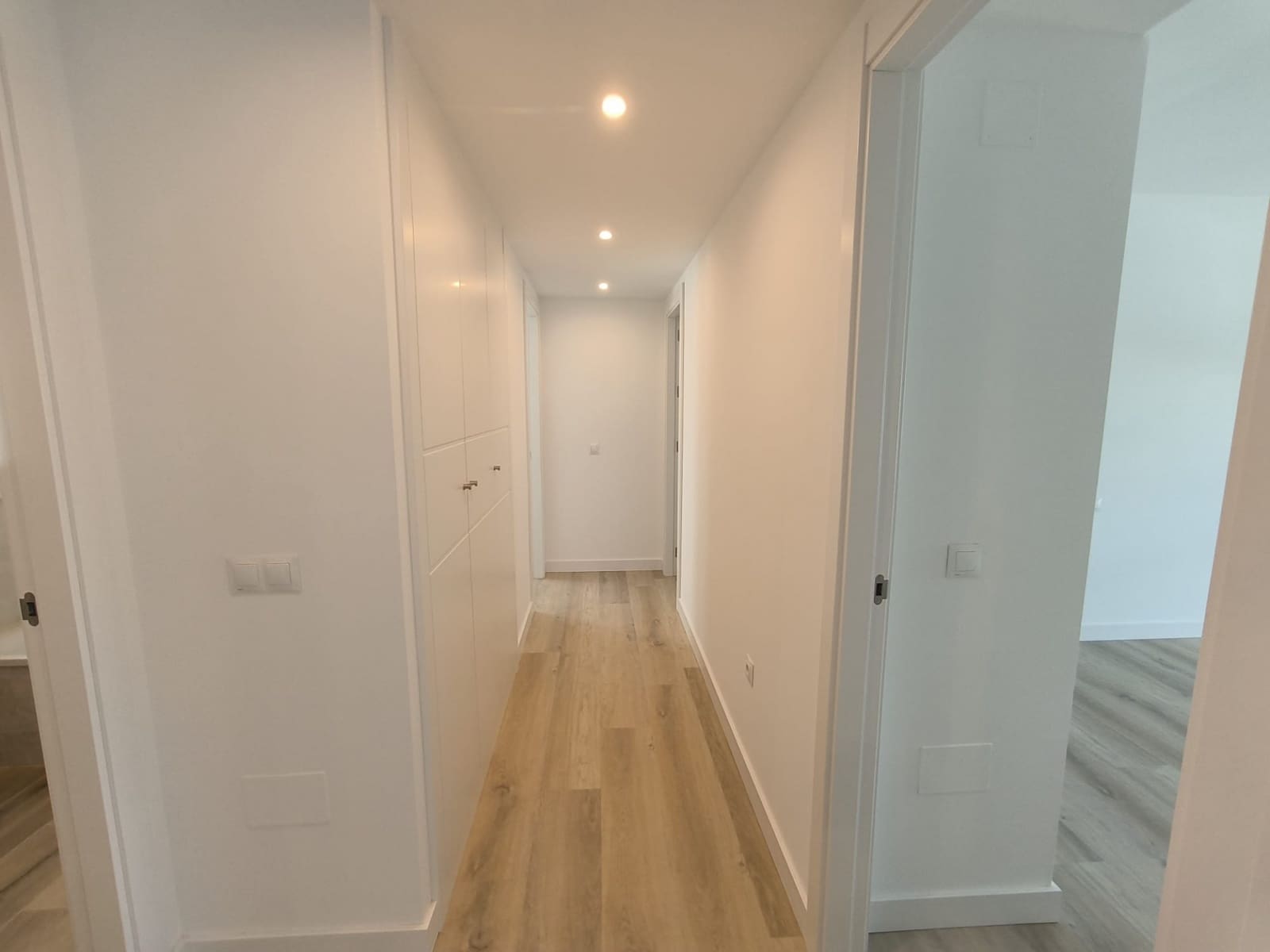 3 sypialnia Apartament do wynajęcia w Marbella z basenem garażem - 2 300 € (Ref: 9758375)