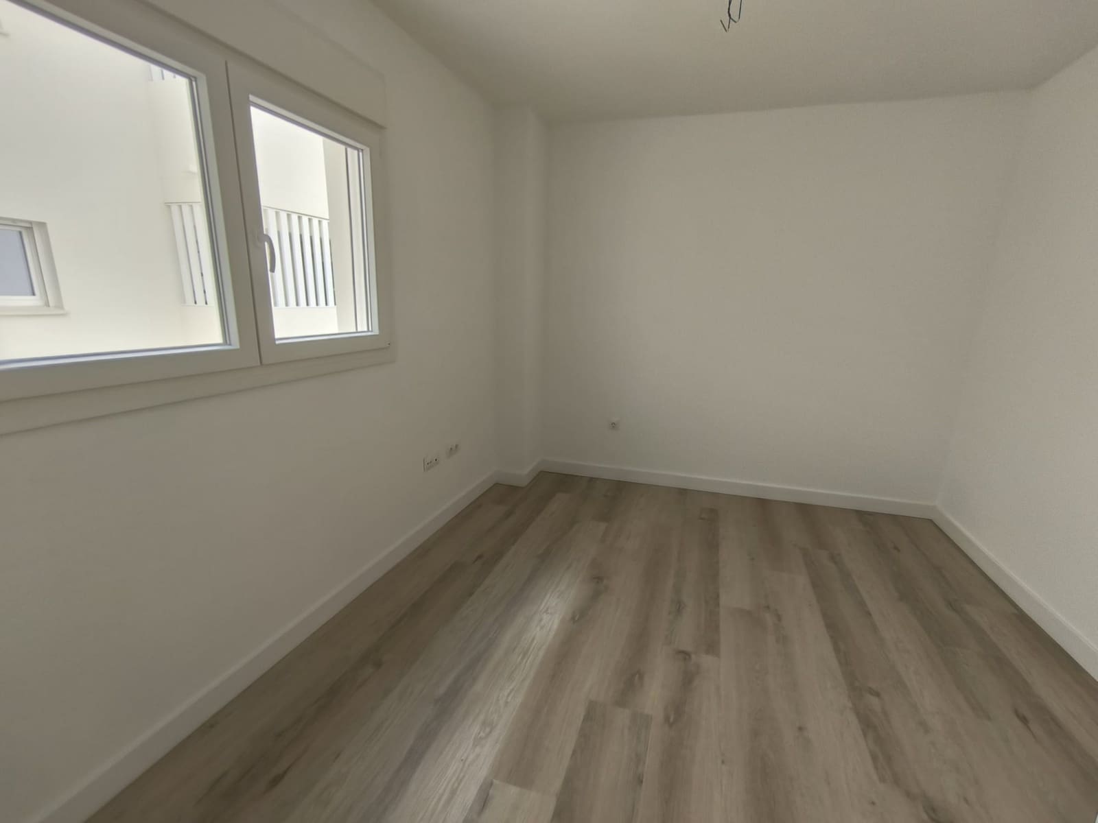 3 sypialnia Apartament do wynajęcia w Marbella z basenem garażem - 2 300 € (Ref: 9758375)