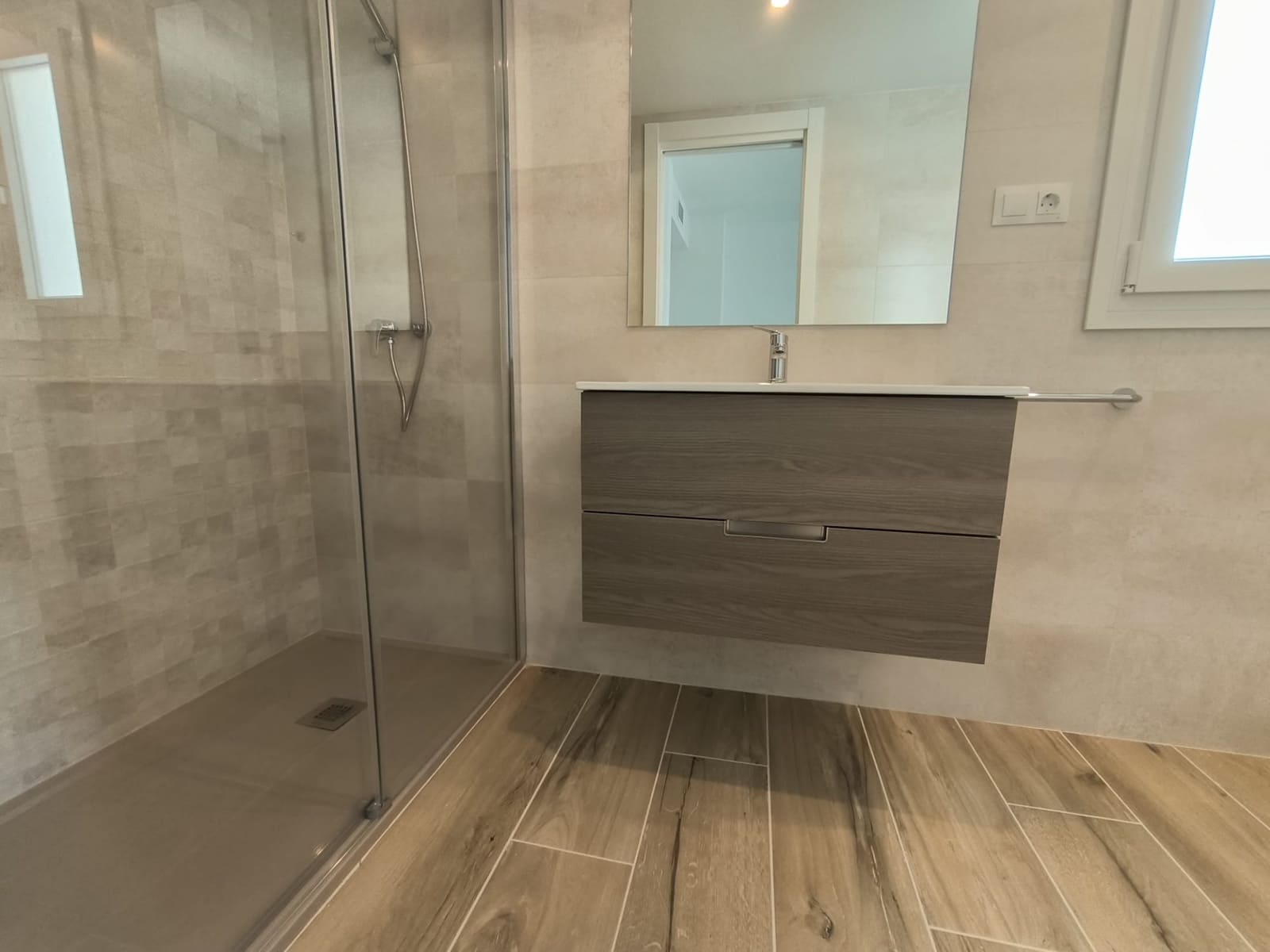 3 sypialnia Apartament do wynajęcia w Marbella z basenem garażem - 2 300 € (Ref: 9758375)