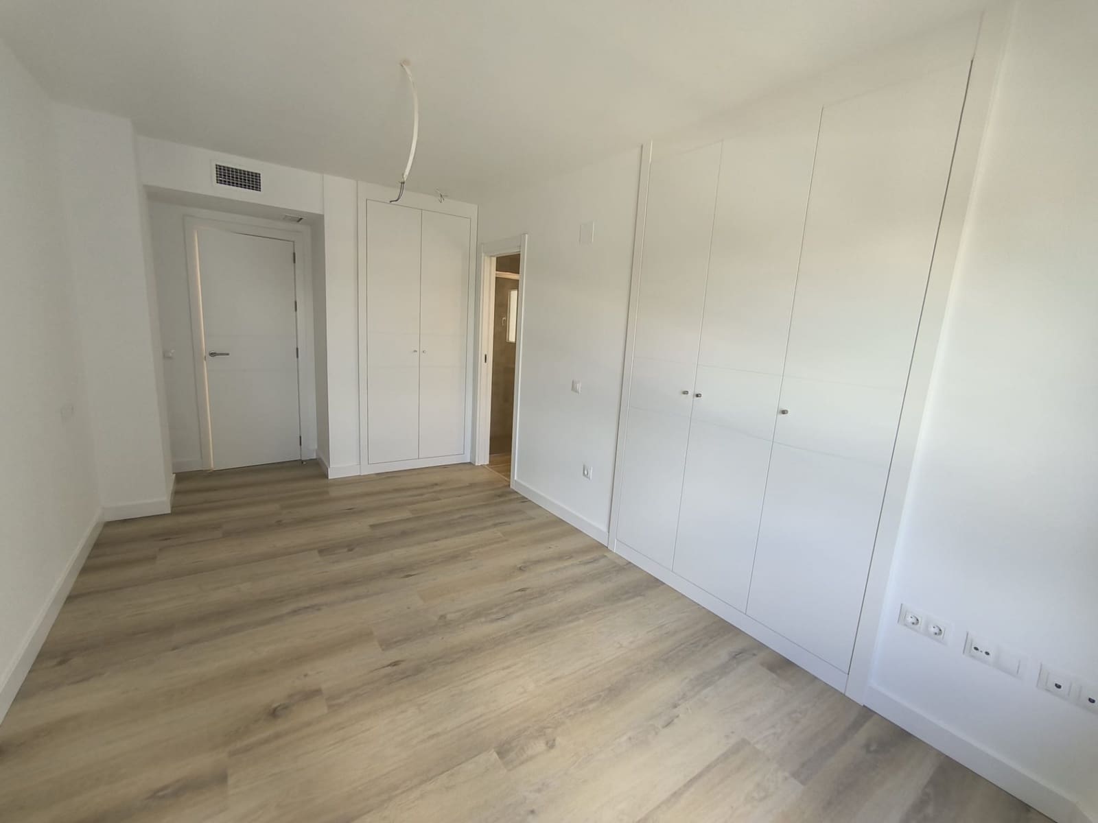 3 sypialnia Apartament do wynajęcia w Marbella z basenem garażem - 2 300 € (Ref: 9758375)