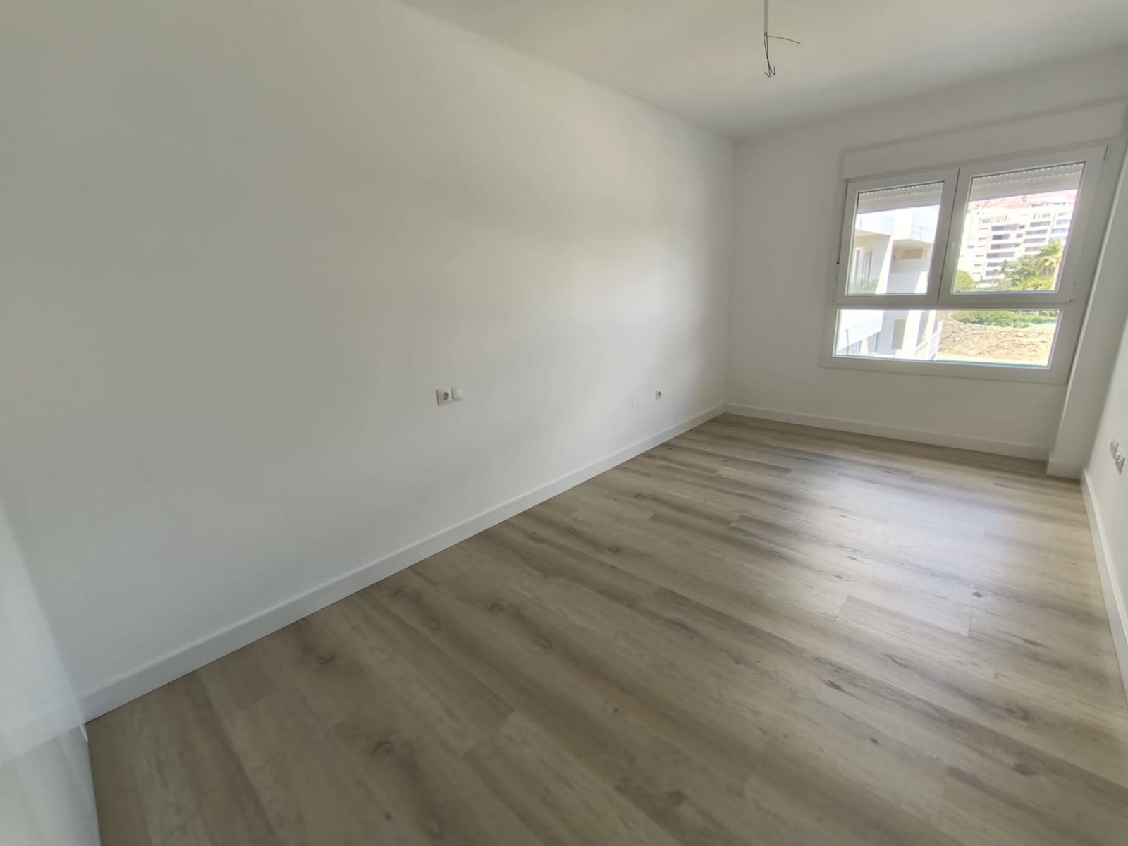 3 sypialnia Apartament do wynajęcia w Marbella z basenem garażem - 2 300 € (Ref: 9758375)