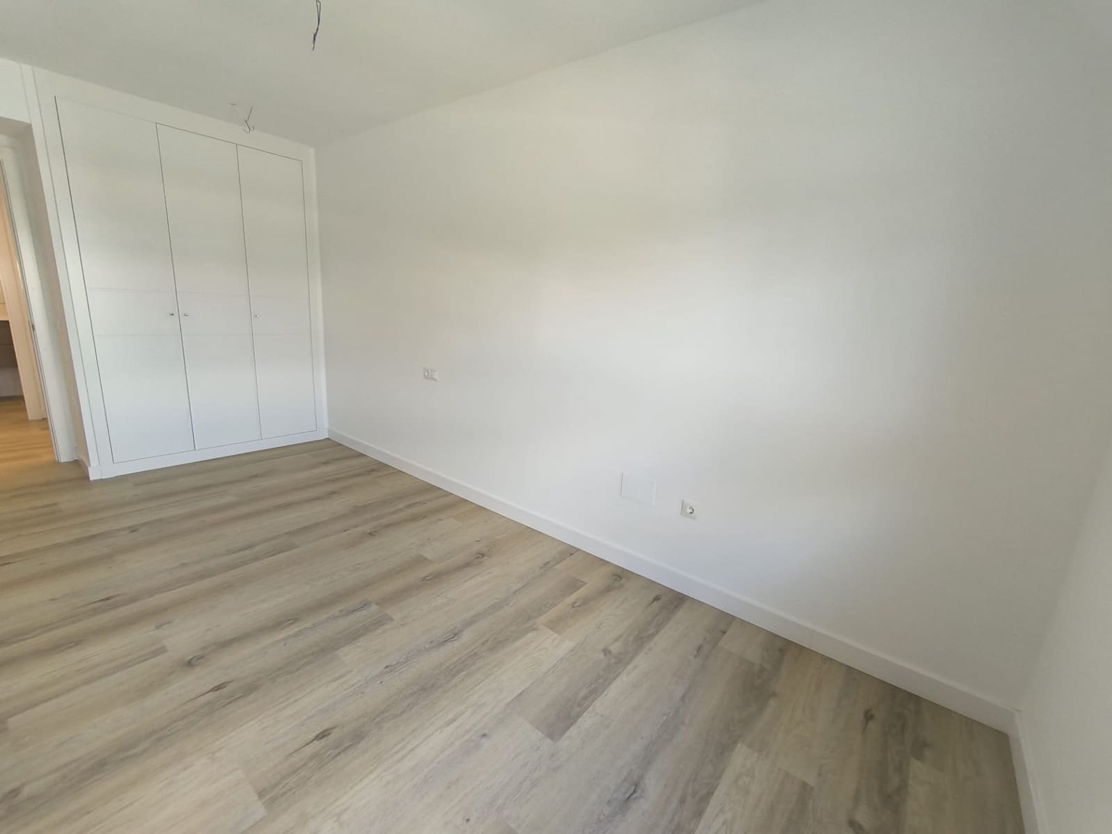 3 sypialnia Apartament do wynajęcia w Marbella z basenem garażem - 2 300 € (Ref: 9758375)