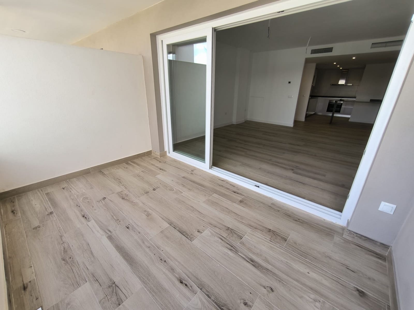 3 sypialnia Apartament do wynajęcia w Marbella z basenem garażem - 2 300 € (Ref: 9758375)