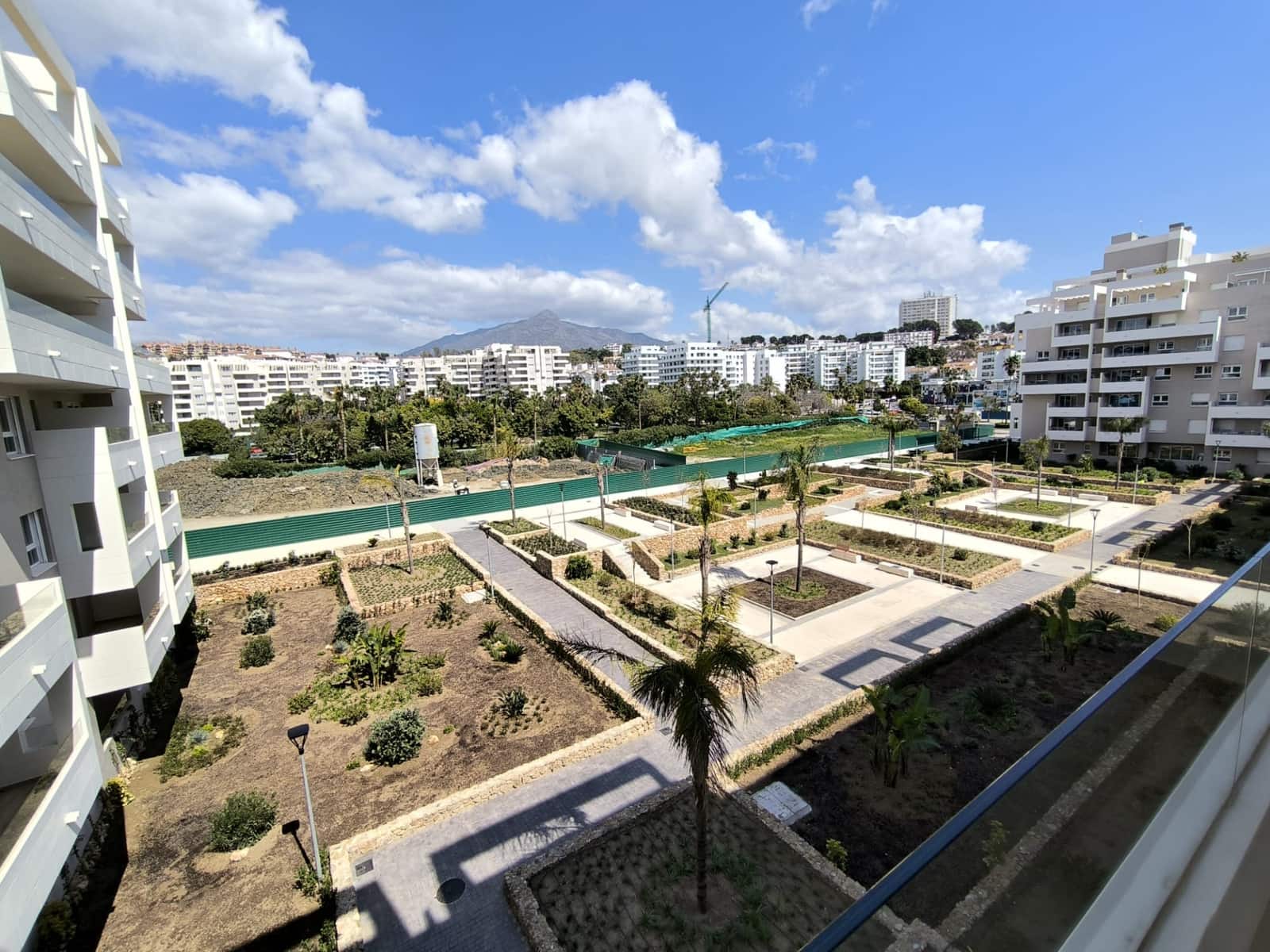 3 sypialnia Apartament do wynajęcia w Marbella z basenem garażem - 2 300 € (Ref: 9758375)