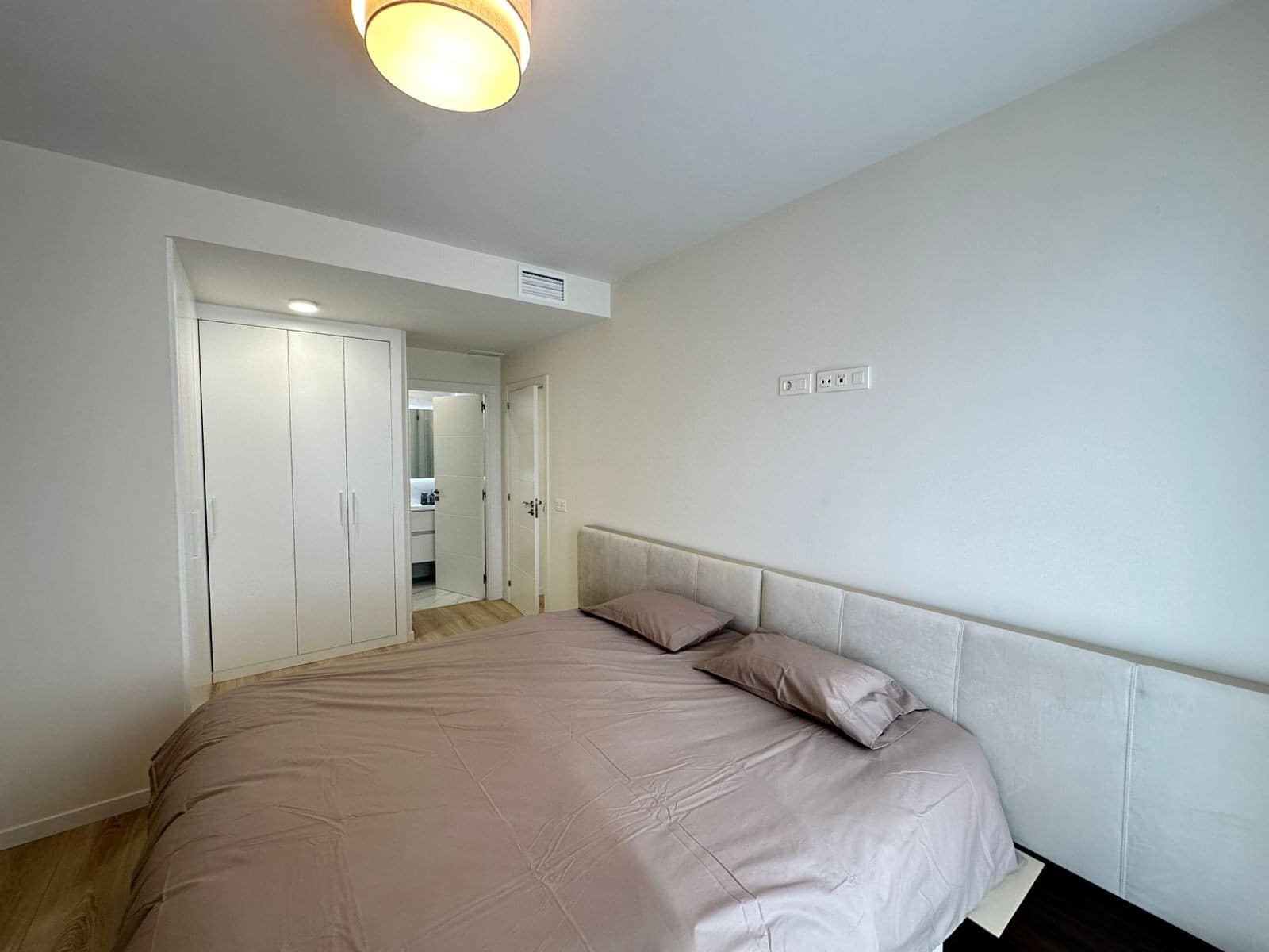 2 sypialnia Apartament do wynajęcia w Marbella z basenem garażem - 2 200 € (Ref: 9758377)