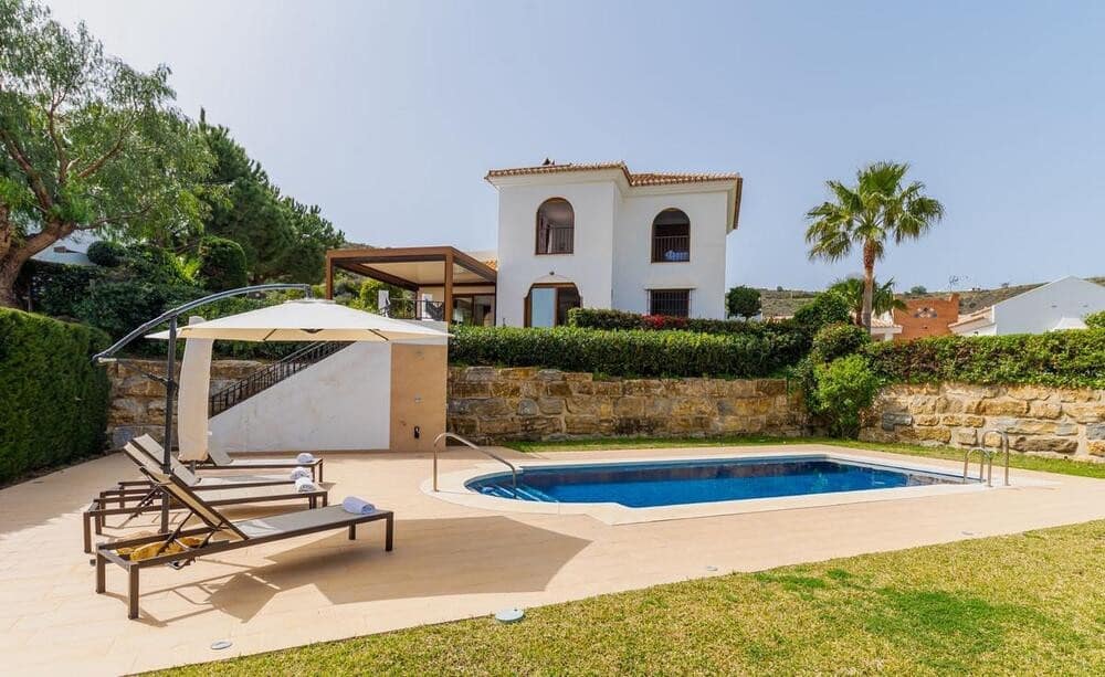 3 sypialnia Willa do wynajęcia w Mijas Costa z basenem garażem - 7 000 € (Ref: 9761637)