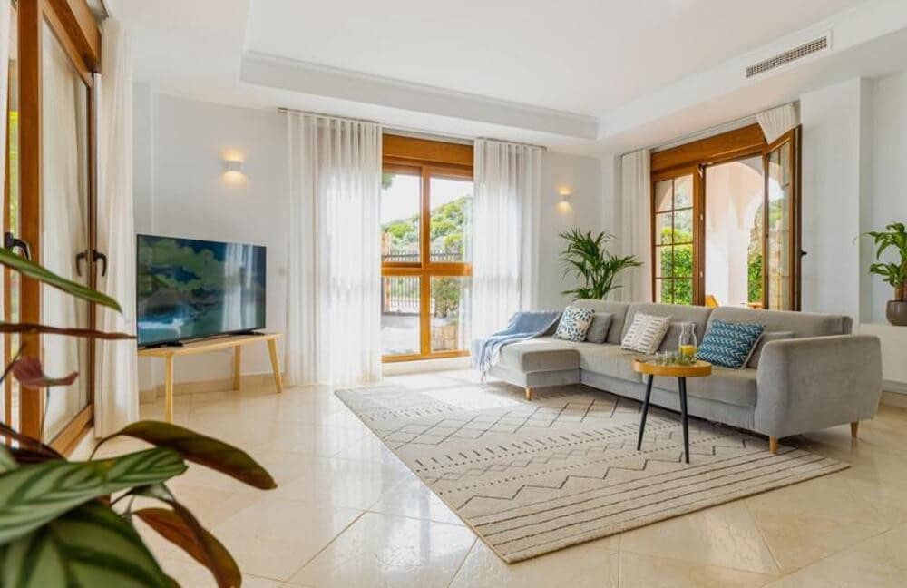 3 bedroom Villa for rent in Mijas Costa with pool garage - € 7,000 (Ref: 9761637)