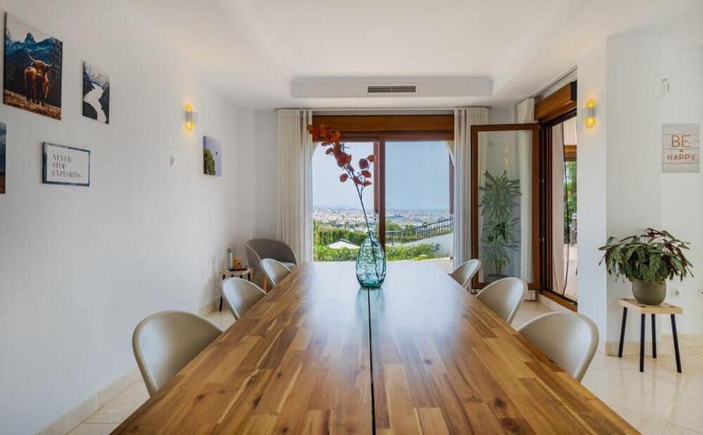 3 bedroom Villa for rent in Mijas Costa with pool garage - € 7,000 (Ref: 9761637)