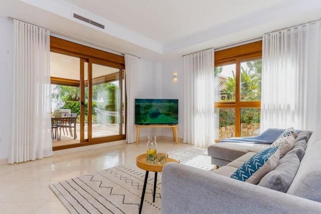 3 soveværelse Villa til leje i Mijas Costa, Mijas med swimmingpool garage - € 7.000 (Ref: 9761637)