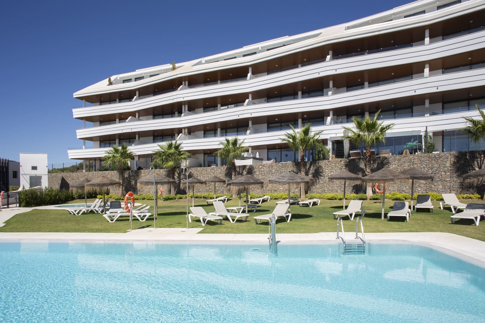 3 Zimmer Apartment zu verkaufen in Fuengirola mit Pool Garage - 845.000 € (Ref: 9761639)