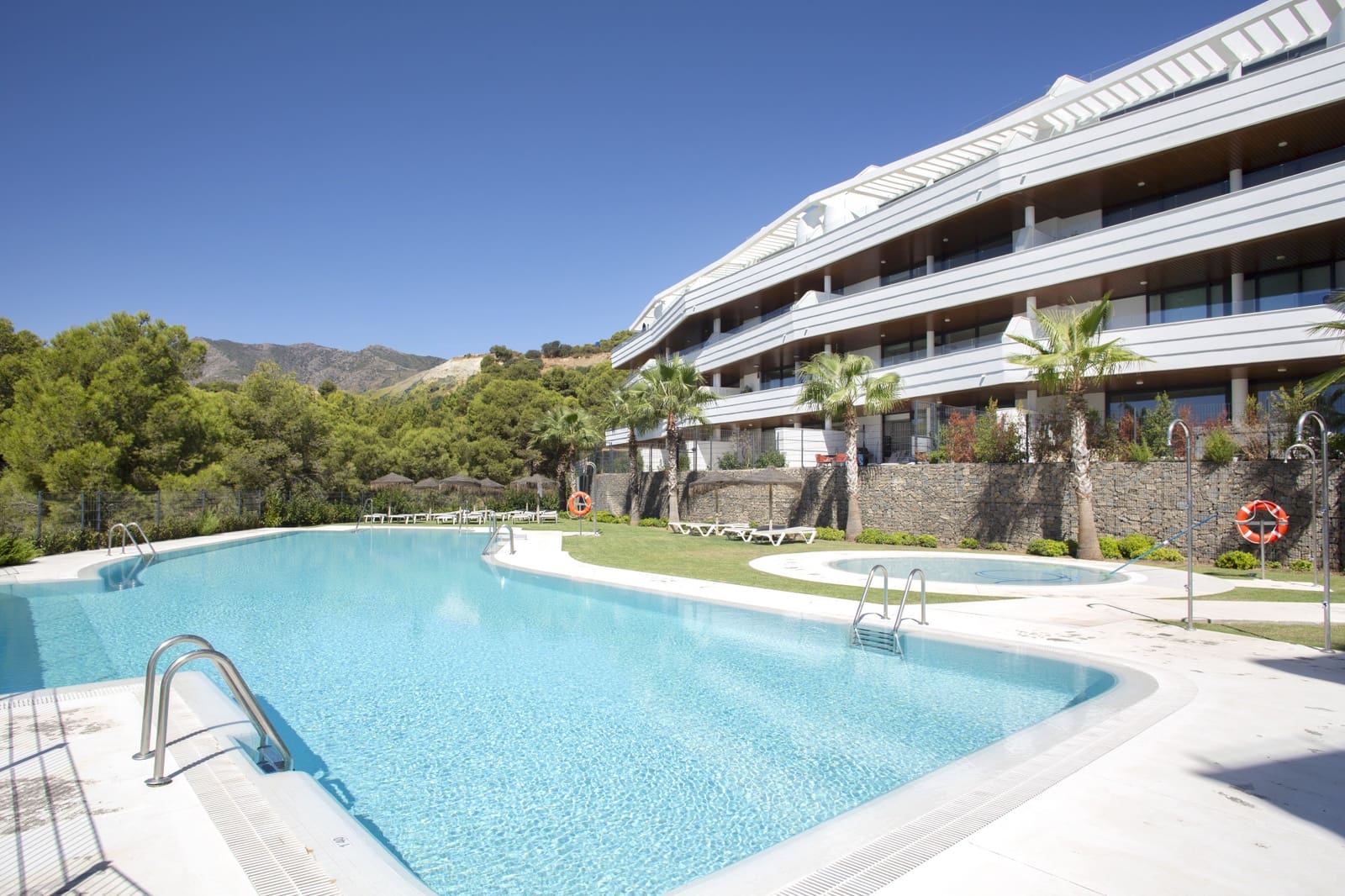 3 Zimmer Apartment zu verkaufen in Fuengirola mit Pool Garage - 845.000 € (Ref: 9761639)