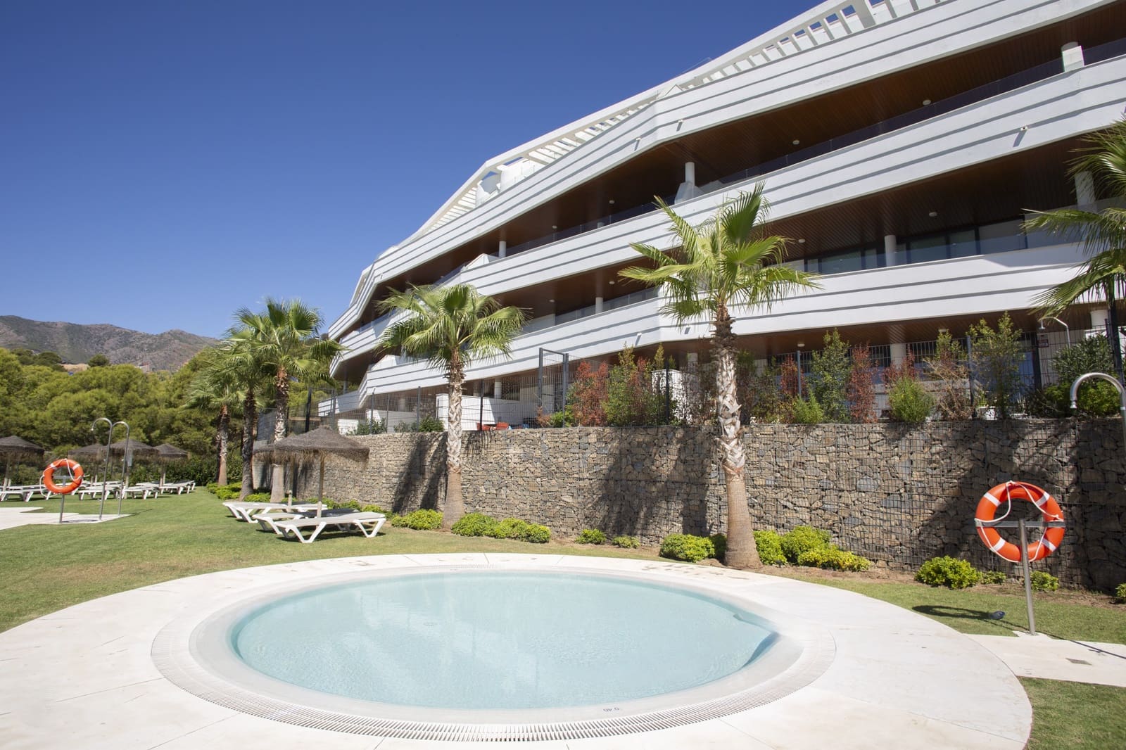 3 Zimmer Apartment zu verkaufen in Fuengirola mit Pool Garage - 845.000 € (Ref: 9761639)