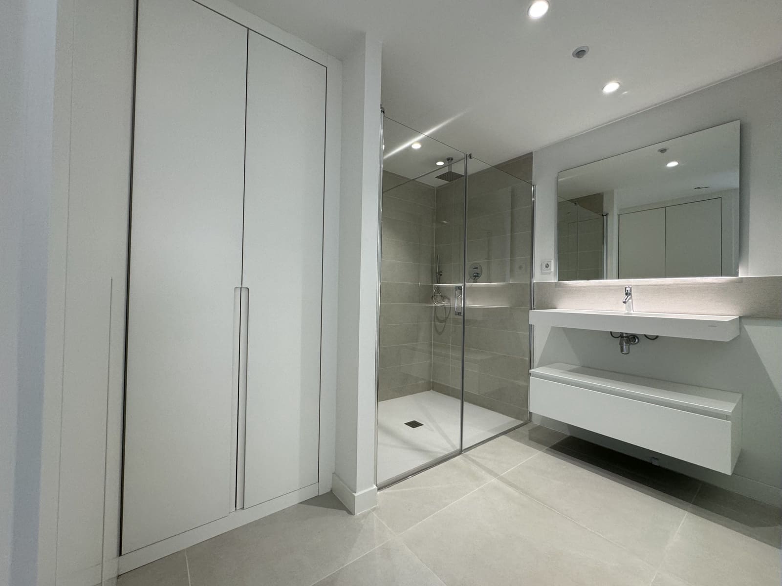 2 bedroom Apartment for sale in Fuengirola with pool garage - € 695,000 (Ref: 9761640)