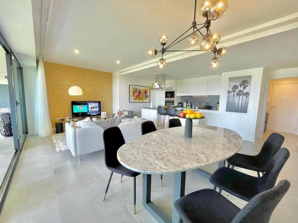 3 makuuhuone Huoneisto vuokrattavana paikassa New Golden Mile mukana uima-altaan 
autotalli - 3 000 € (Ref: 9770234)