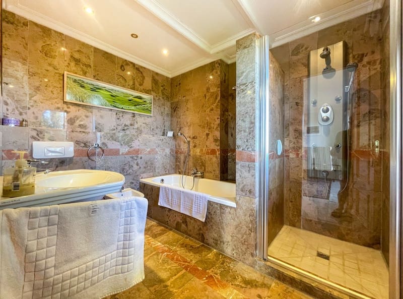 6 sypialnia Willa do wynajęcia w Marbella z basenem garażem - 12 000 € (Ref: 9772633)
