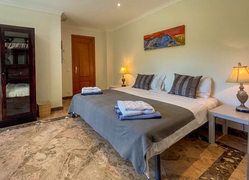 6 sypialnia Willa do wynajęcia w Marbella z basenem garażem - 12 000 € (Ref: 9772633)