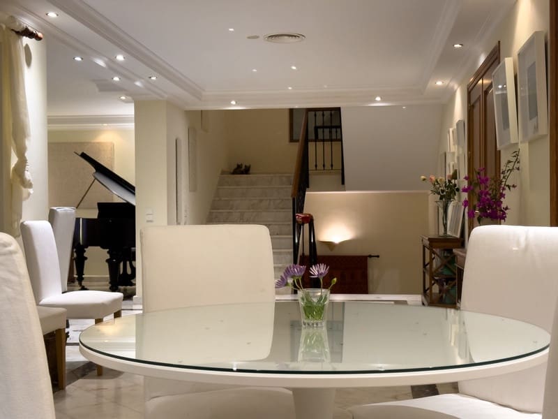 6 sypialnia Willa do wynajęcia w Marbella z basenem garażem - 12 000 € (Ref: 9772633)