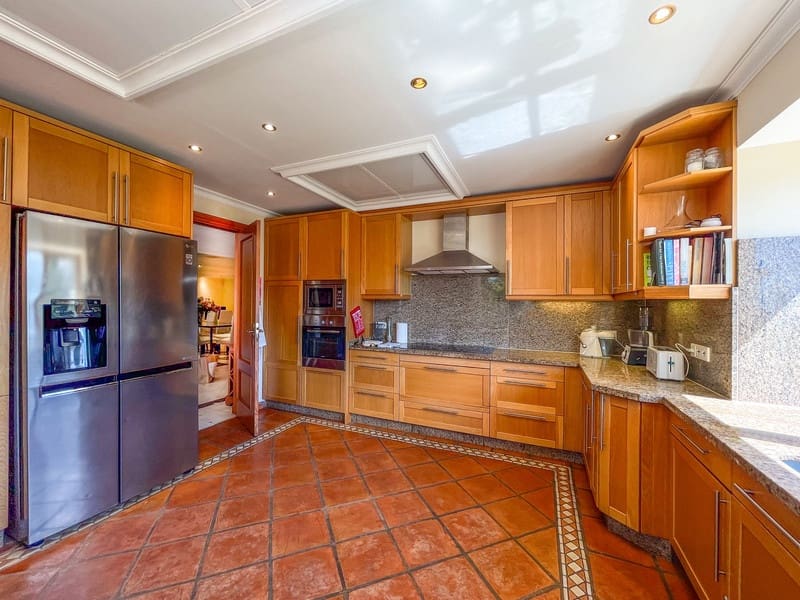 6 Zimmer Villa zu vermieten in Marbella mit Pool Garage - 9.000 € (Ref: 9772633)