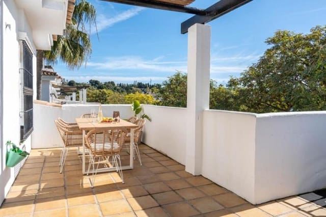 3 quarto Penthouse para venda em Los Naranjos, Marbella com piscina - 525 000 € (Ref: 9772635)