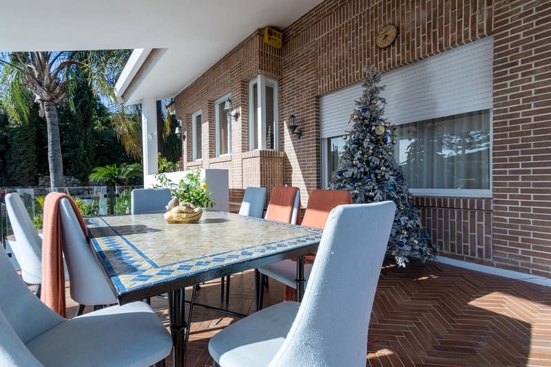 8 bedroom Villa for holiday rental in Benahavis with pool garage - € 15,000 (Ref: 9777575)