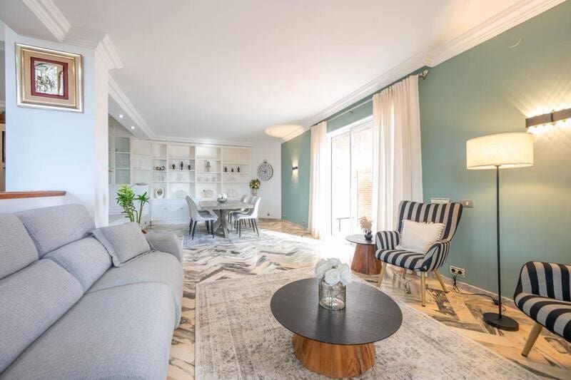 8 bedroom Villa for holiday rental in Benahavis with pool garage - € 15,000 (Ref: 9777575)