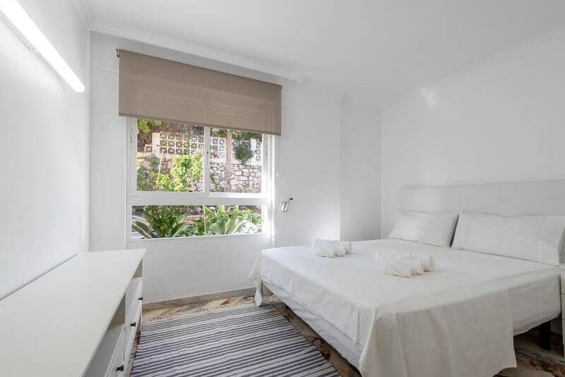 8 bedroom Villa for holiday rental in Benahavis with pool garage - € 15,000 (Ref: 9777575)