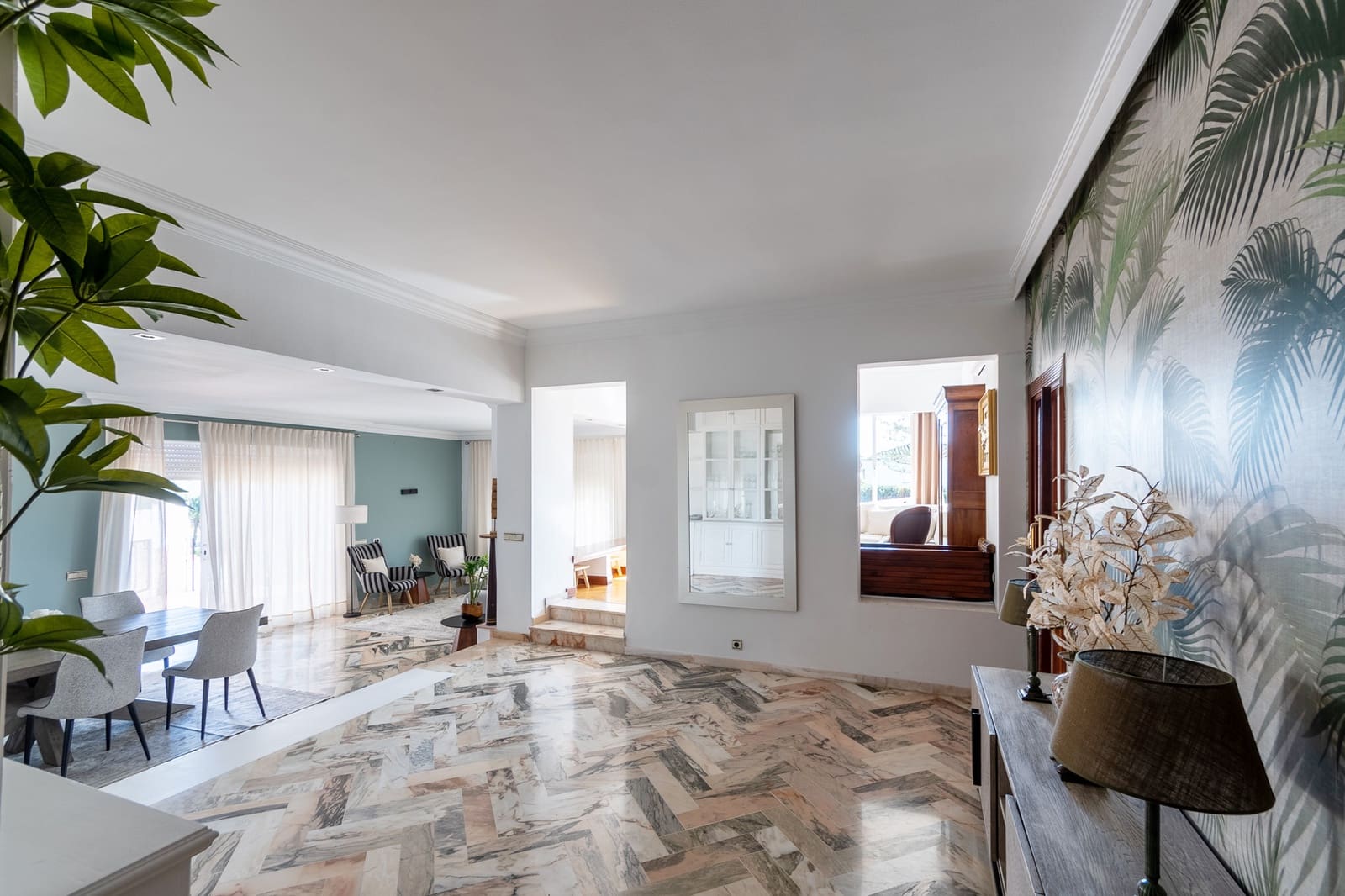 8 bedroom Villa for holiday rental in Benahavis with pool garage - € 15,000 (Ref: 9777575)