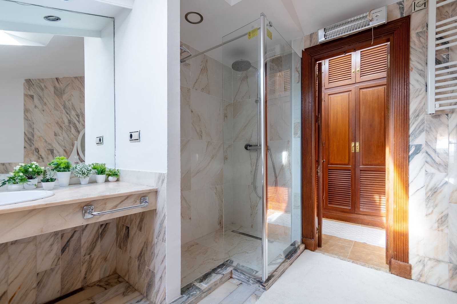 8 bedroom Villa for holiday rental in Benahavis with pool garage - € 15,000 (Ref: 9777575)