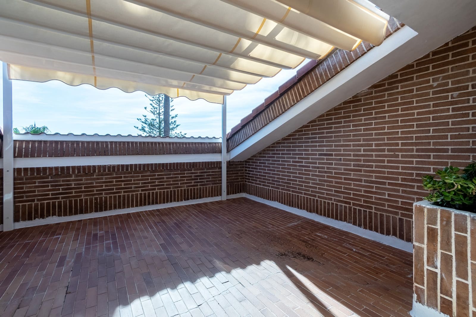 8 bedroom Villa for holiday rental in Benahavis with pool garage - € 15,000 (Ref: 9777575)