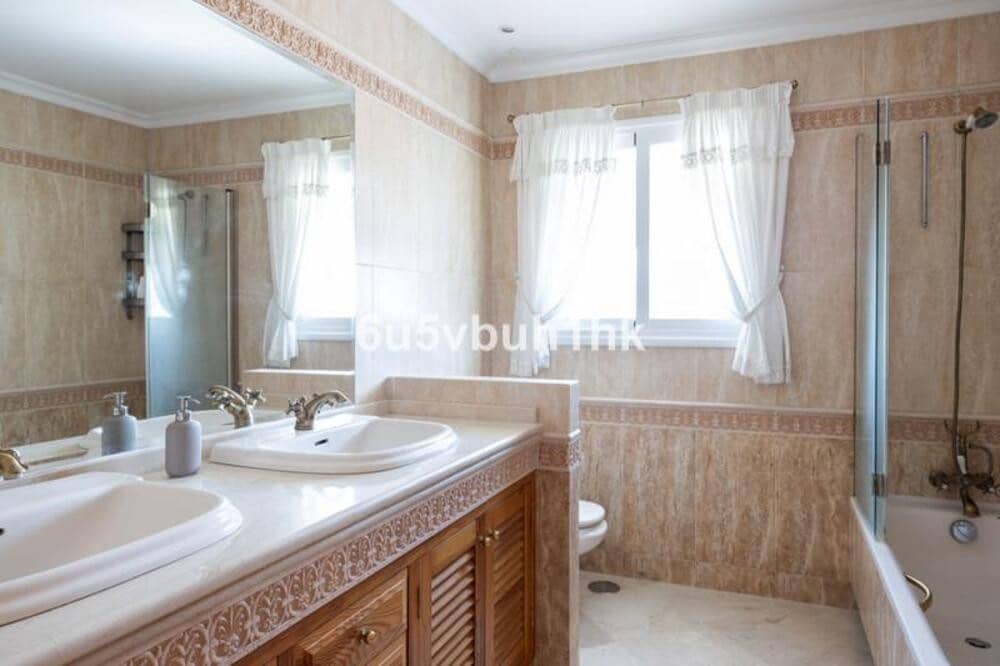 5 soverom Hus til salgs i San Pedro de Alcantara med garasje - € 695 000 (Ref: 9777577)