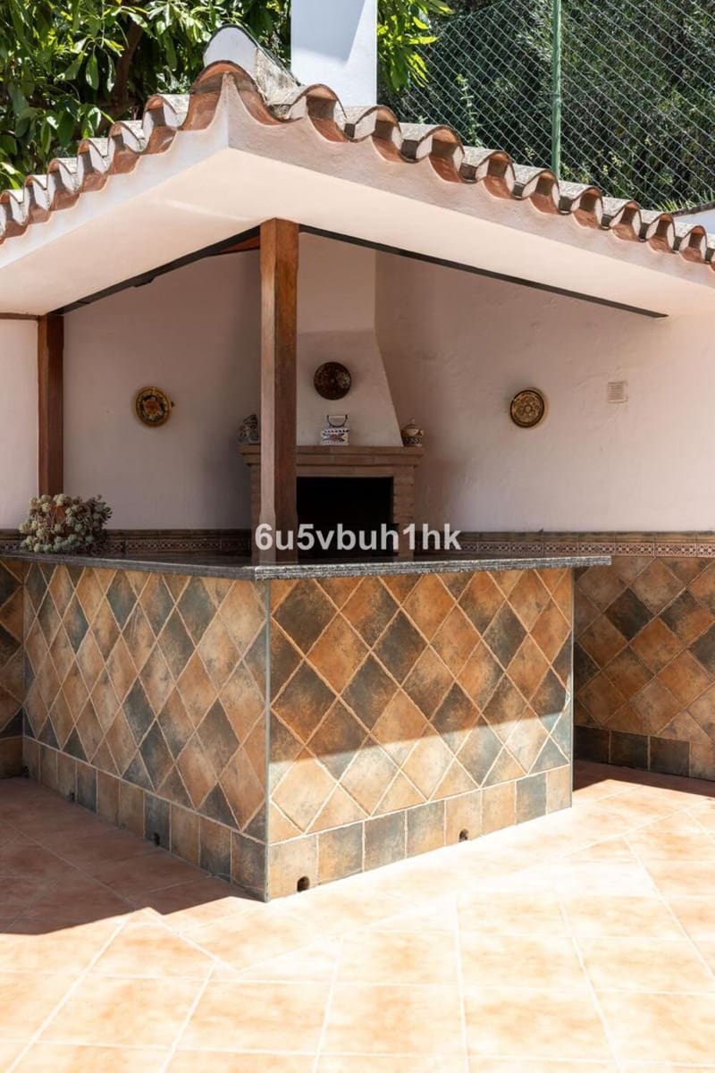 5 soverom Hus til salgs i San Pedro de Alcantara med garasje - € 695 000 (Ref: 9777577)