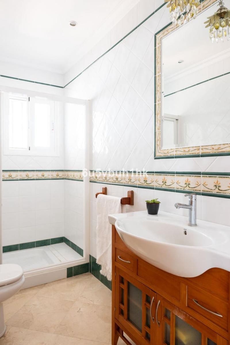 5 soverom Hus til salgs i San Pedro de Alcantara med garasje - € 695 000 (Ref: 9777577)