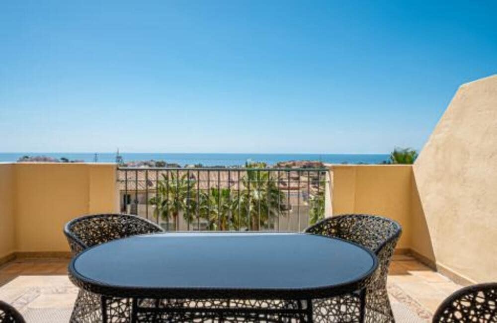 2 soveværelse Lejlighed til salg i Miraflores med swimmingpool garage - € 390.000 (Ref: 9777578)