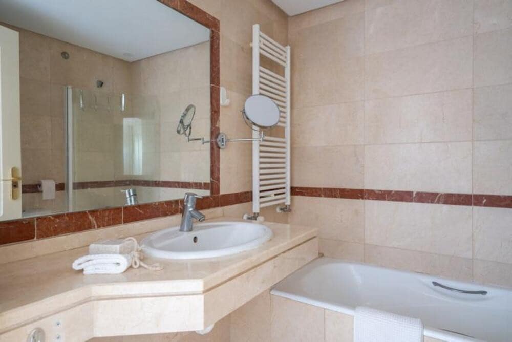 3 chambre Appartement à vendre à Nueva Andalucia avec piscine garage - 680 000 € (Ref: 9780054)