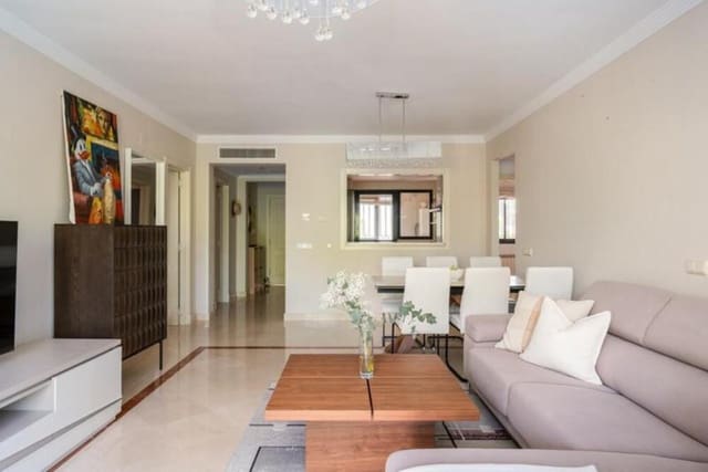 3 chambre Appartement à vendre à Nueva Andalucía Centro, Marbella avec piscine garage - 680 000 € (Ref: 9780054)