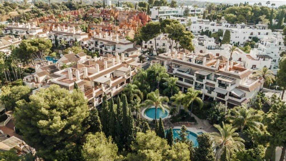 3 chambre Appartement à vendre à Nueva Andalucia avec piscine garage - 680 000 € (Ref: 9780054)