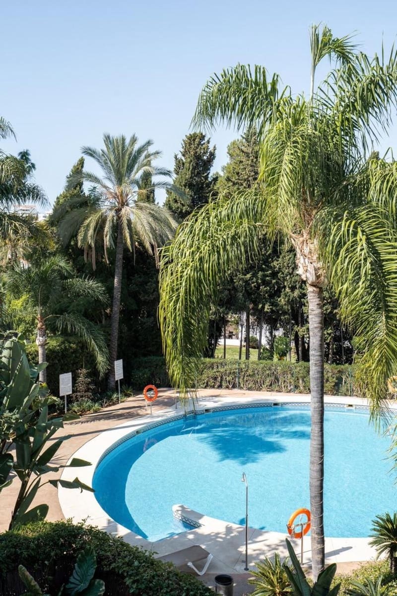 3 chambre Appartement à vendre à Nueva Andalucia avec piscine garage - 680 000 € (Ref: 9780054)