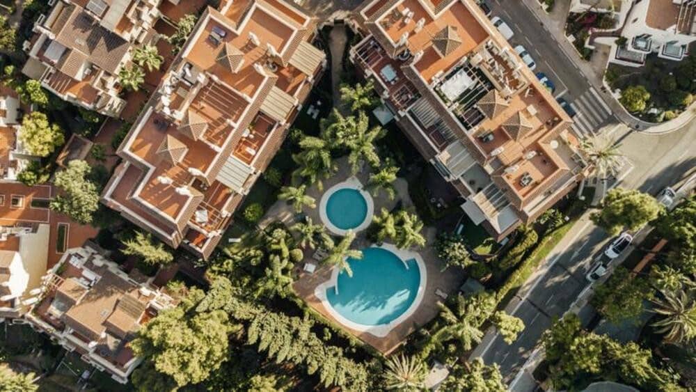 3 chambre Appartement à vendre à Nueva Andalucia avec piscine garage - 680 000 € (Ref: 9780054)