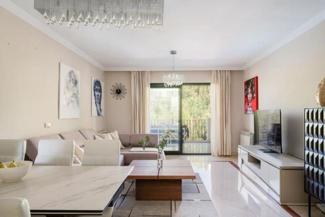 3 soverom Leilighet til salgs i Nueva Andalucía Centro, Marbella med svømmebasseng garasje - € 680 000 (Ref: 9780054)
