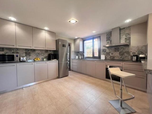 5 chambre Villa/Maison à vendre à Guadalmina Alta, Marbella avec piscine garage - 1 580 000 € (Ref: 9780055)