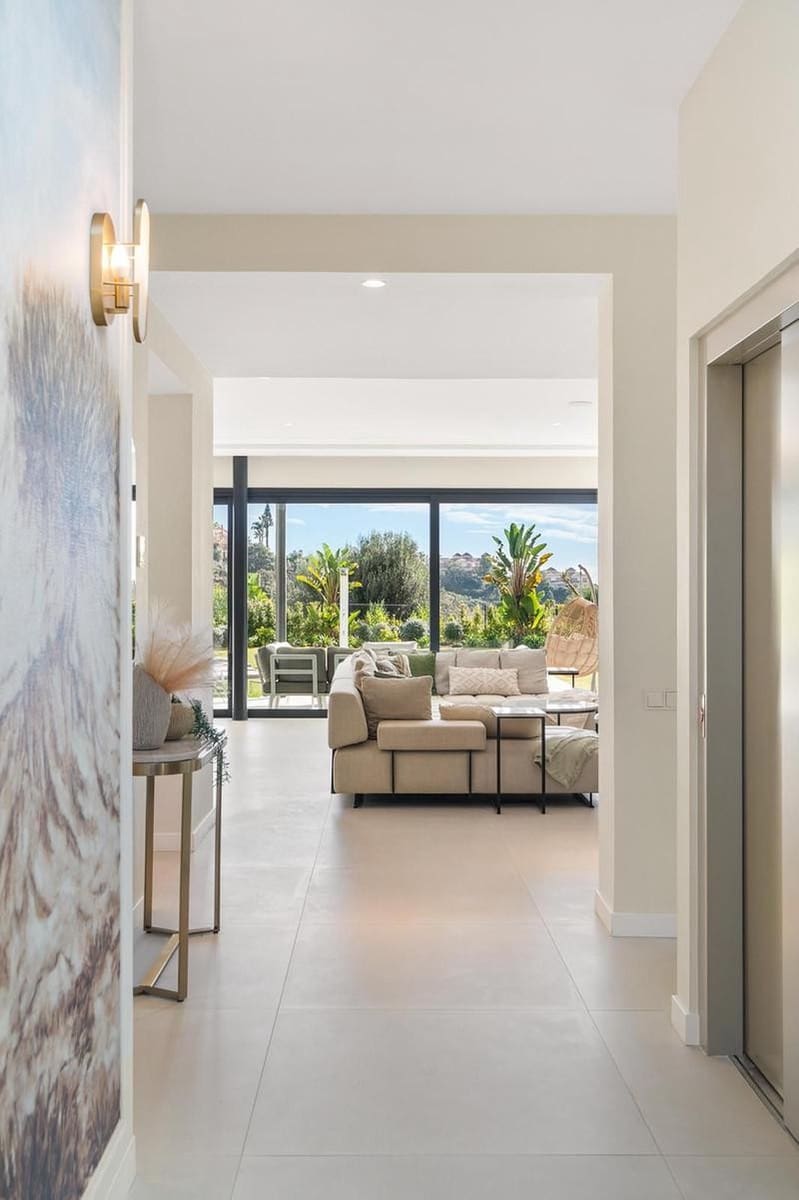 4 slaapkamer Halfvrijstaande villa te huur in Marbella met zwembad garage - € 11.000 (Ref: 9786008)