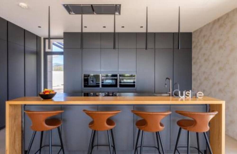 6 bedroom Villa for holiday rental in Marbella with pool garage - € 30,000 (Ref: 9786010)