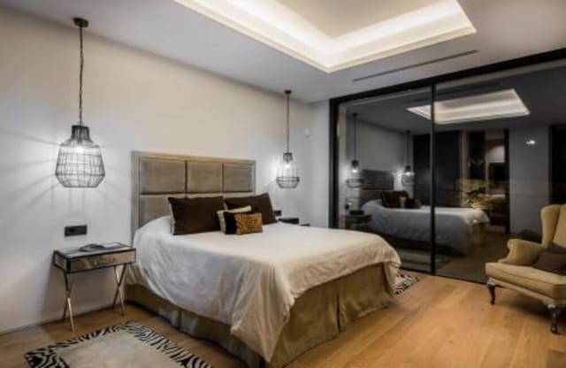 6 soverom Villa til salgs i Lomas De Marbella, Marbella med svømmebasseng garasje - € 30 000 (Ref: 9786010)