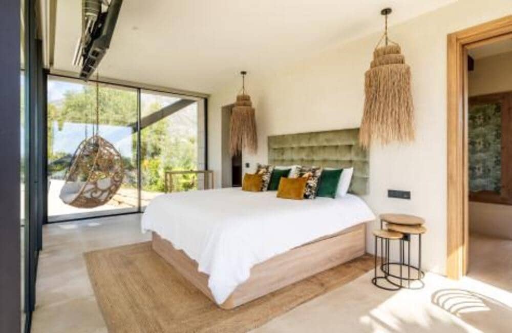 6 bedroom Villa for holiday rental in Marbella with pool garage - € 30,000 (Ref: 9786010)