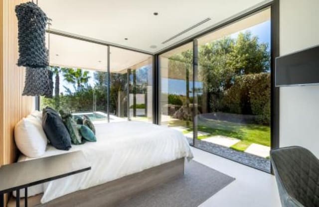 6 soverom Villa til salgs i Lomas De Marbella, Marbella med svømmebasseng garasje - € 30 000 (Ref: 9786010)