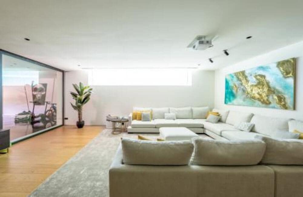 6 bedroom Villa for holiday rental in Marbella with pool garage - € 30,000 (Ref: 9786010)