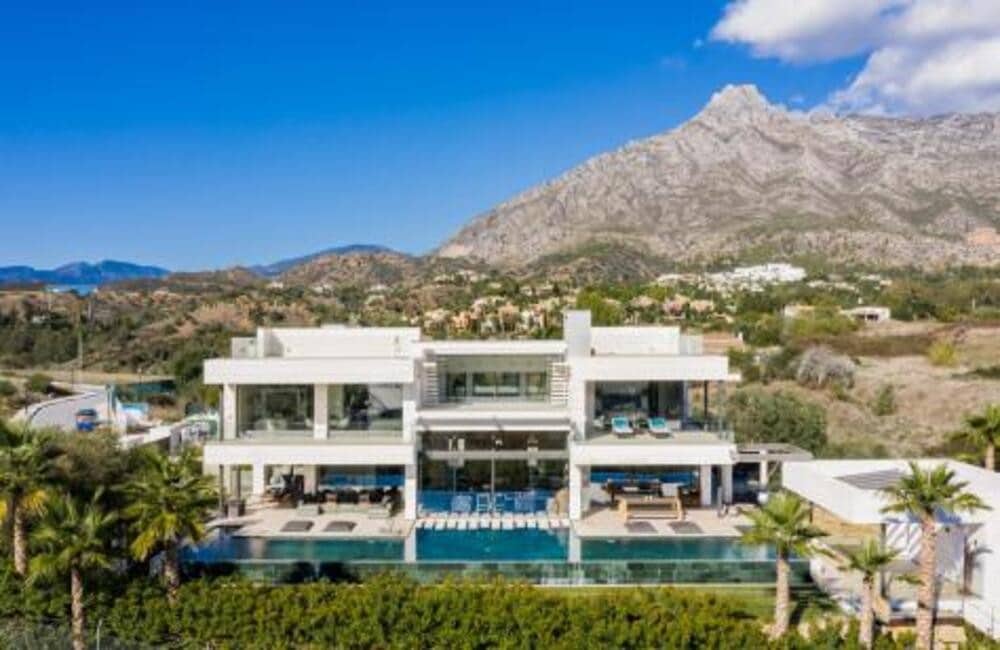 6 bedroom Villa for holiday rental in Marbella with pool garage - € 30,000 (Ref: 9786010)