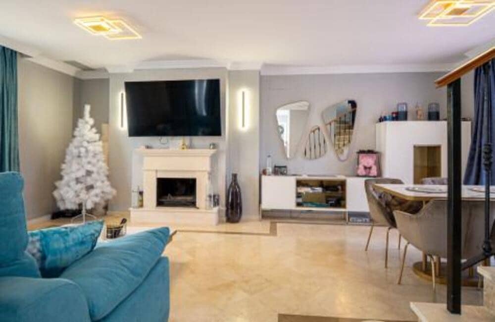 2 soverom Hus til salgs i Nueva Andalucia med svømmebasseng garasje - € 715 000 (Ref: 9786011)