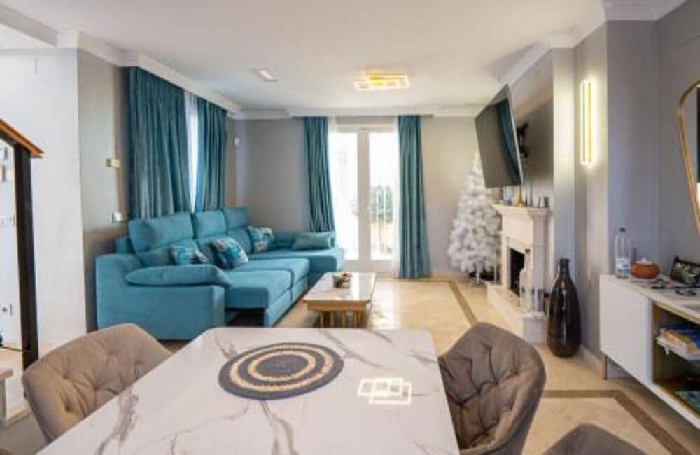 2 soverom Hus til salgs i Nueva Andalucia med svømmebasseng garasje - € 715 000 (Ref: 9786011)