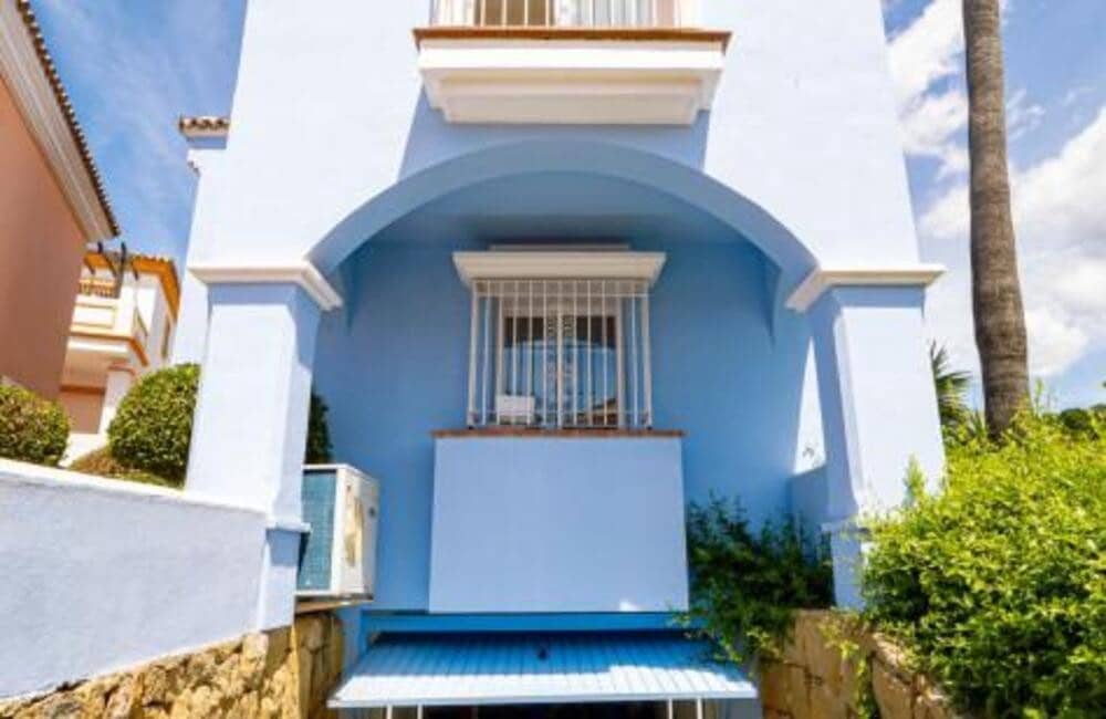 2 soverom Hus til salgs i Nueva Andalucia med svømmebasseng garasje - € 715 000 (Ref: 9786011)